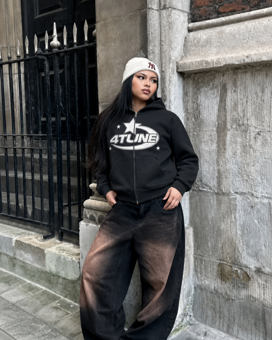Full Zip 4Tune noir porté streetwear femme vue avant