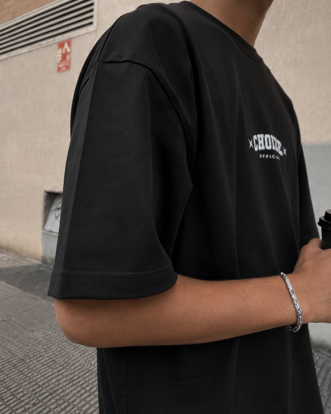 Choize Official sort T-shirt detalje af ærme og pasform