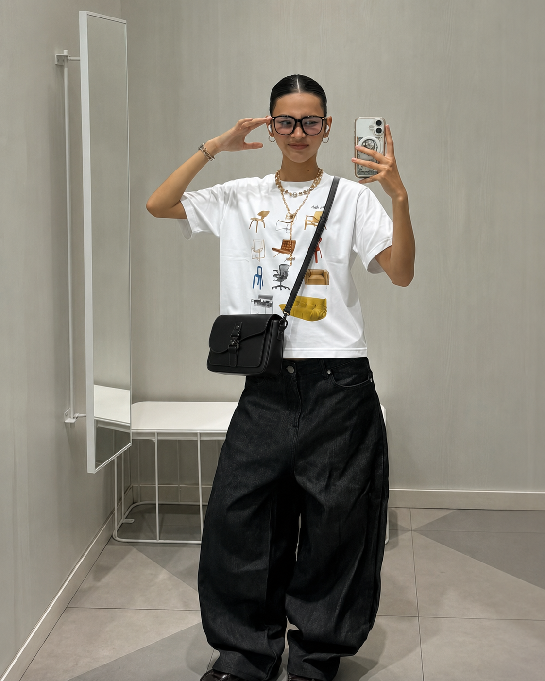 Sacoche noire en bandoulière look femme miroir