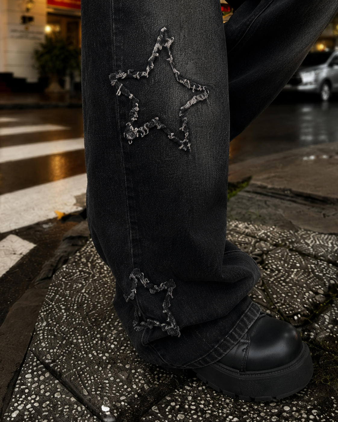 Jean étoile noir détail jambe étoiles bords bruts
