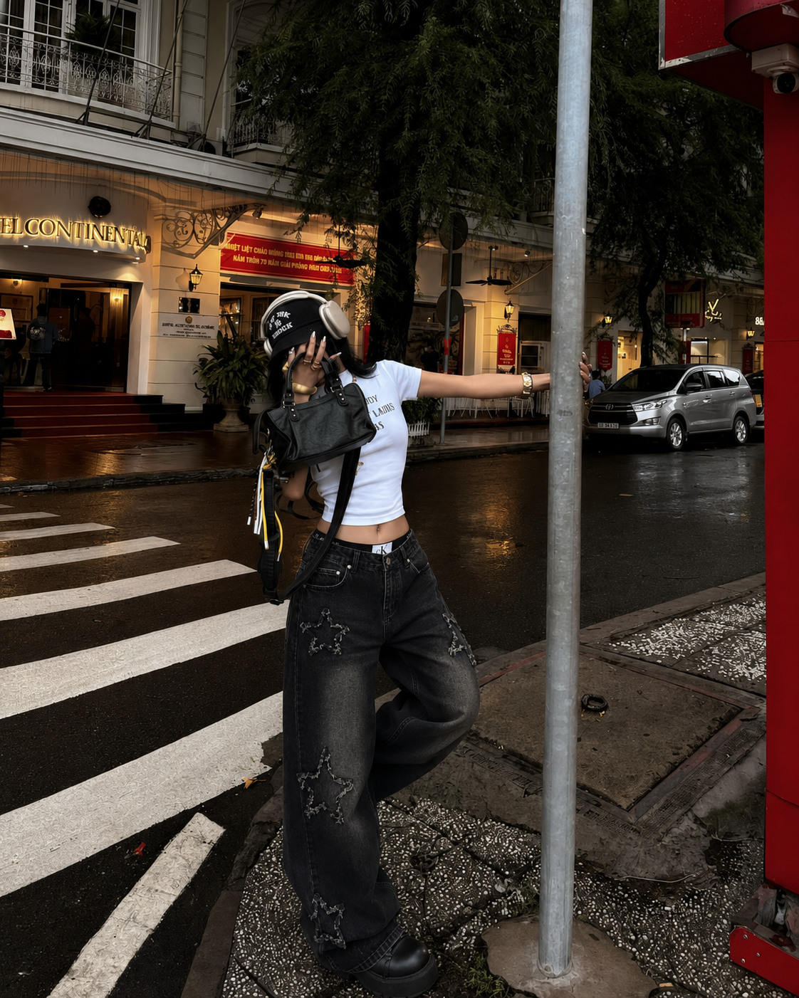 Jean étoile noir femme porté style Y2K streetwear