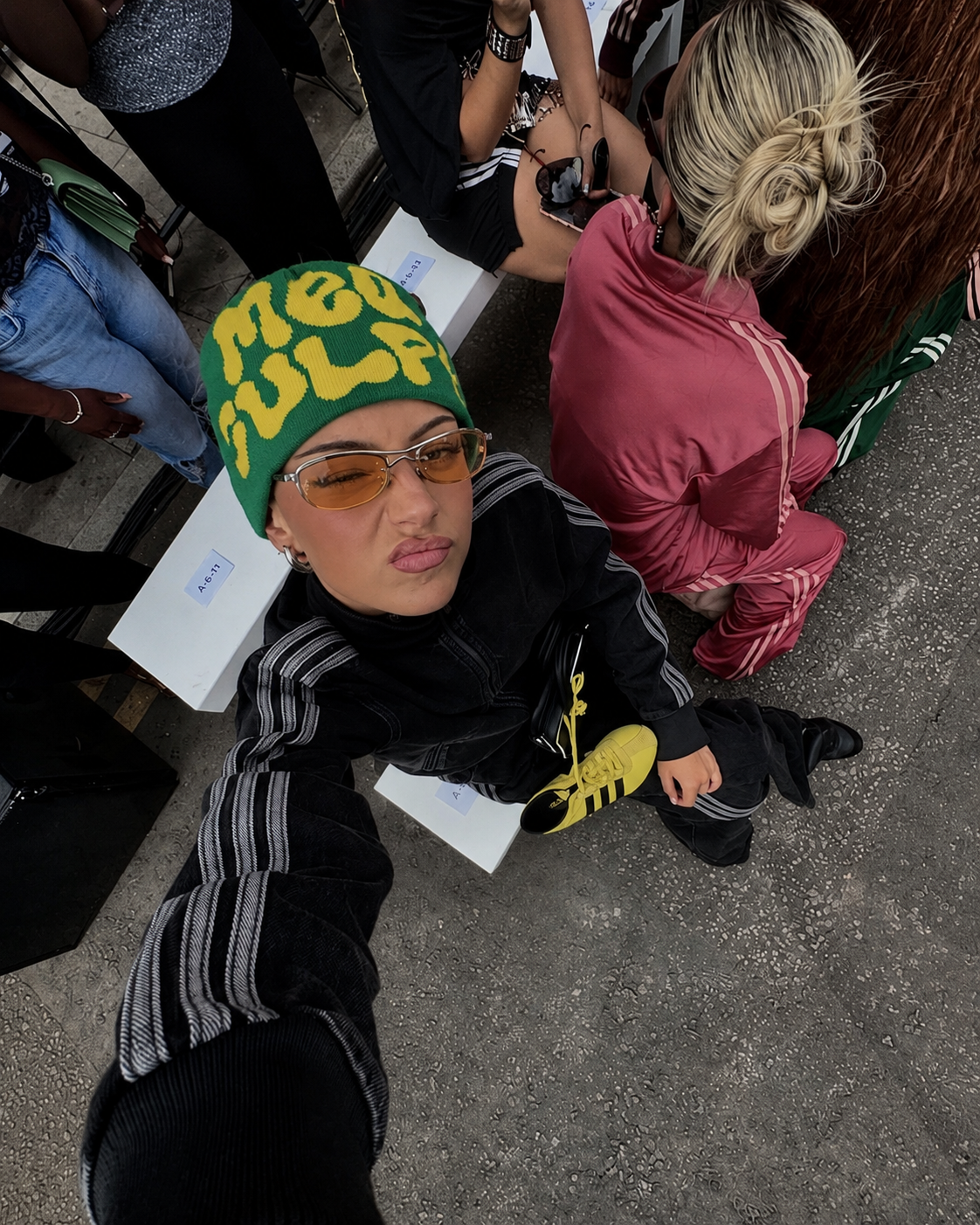 Bonnet Mea Culpa vert jaune porté streetwear Y2K