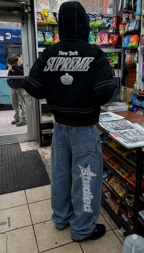 Jean Studied bleu baggy Y2K porté vue arrière