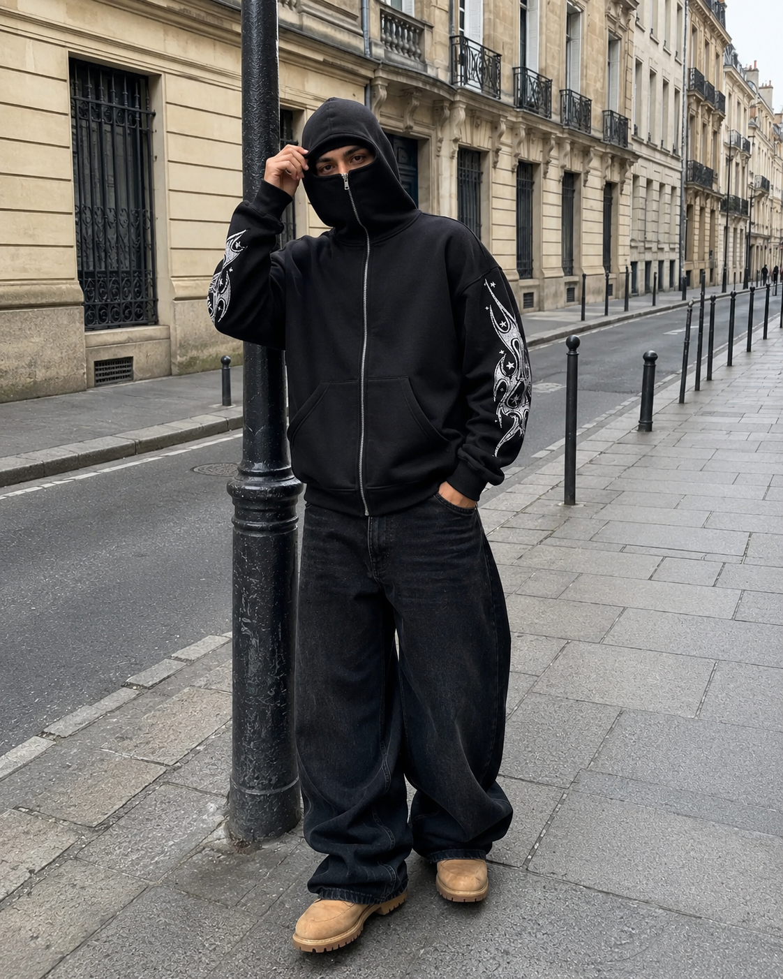 Sweat Zippé Y2K Cagoule Tribal Vrax Noir - porté cagoule fermée Paris