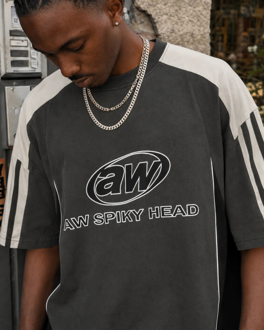 AW T-shirt grå detalje grafisk logo