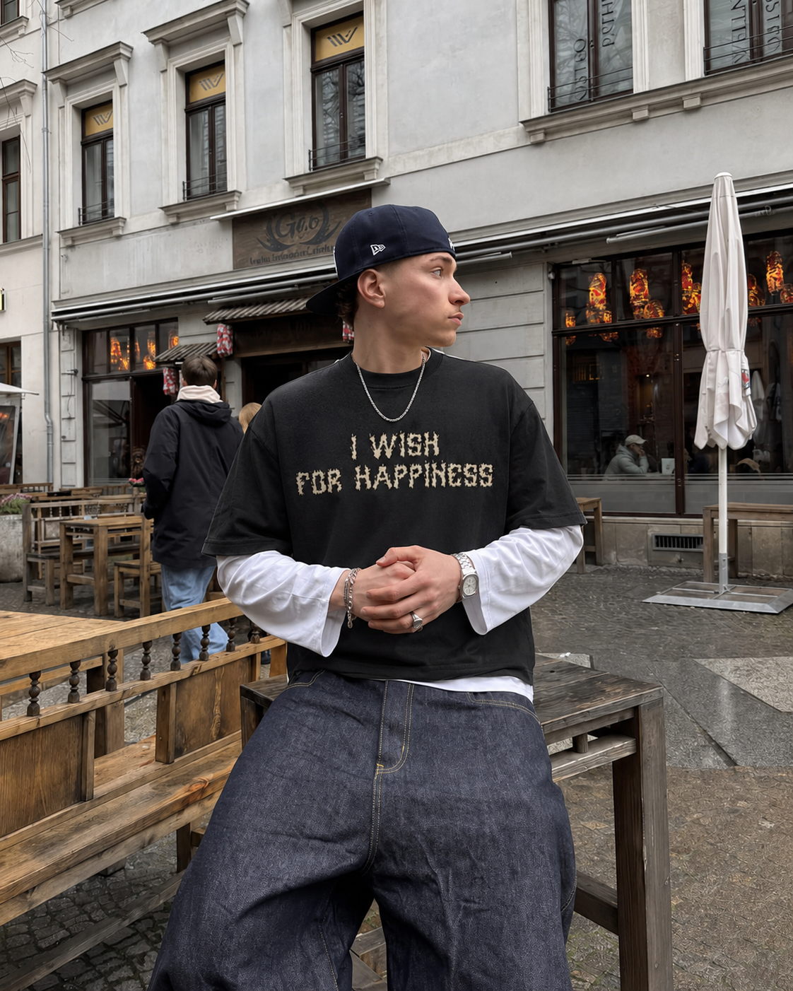 T-shirt graphic Wren black worn in an outfit streetwear Y2K outdoors