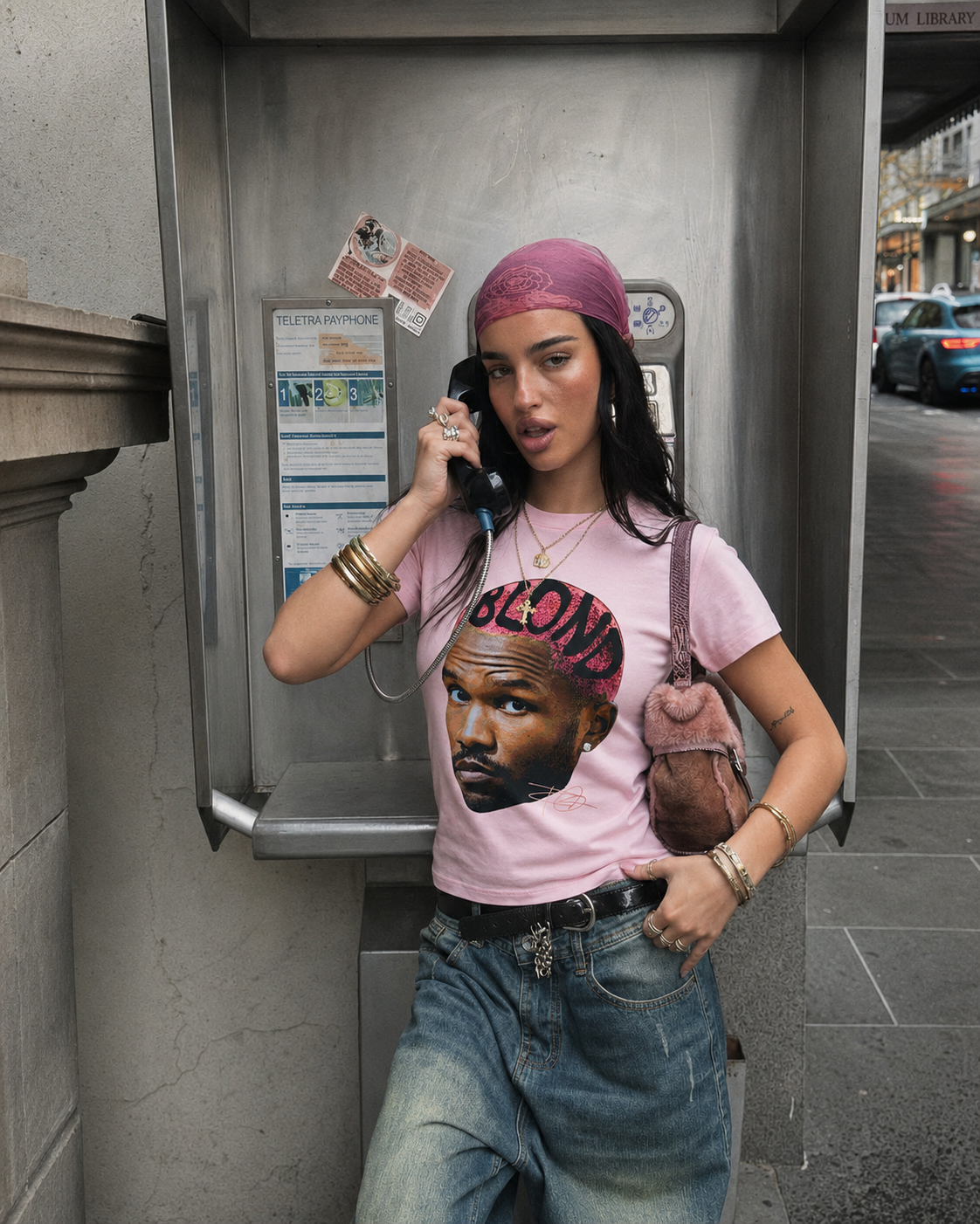 T-shirt Y2K Crazy Ocean Rose - porté face Paris