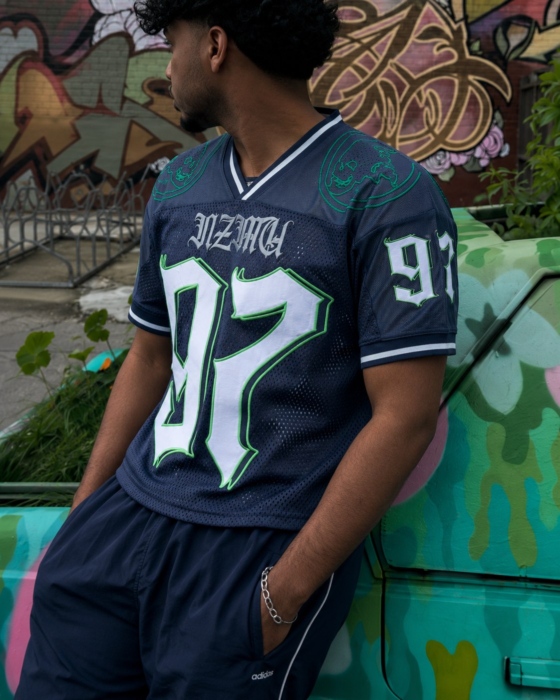 Navy vintage footballtrøje båret set forfra