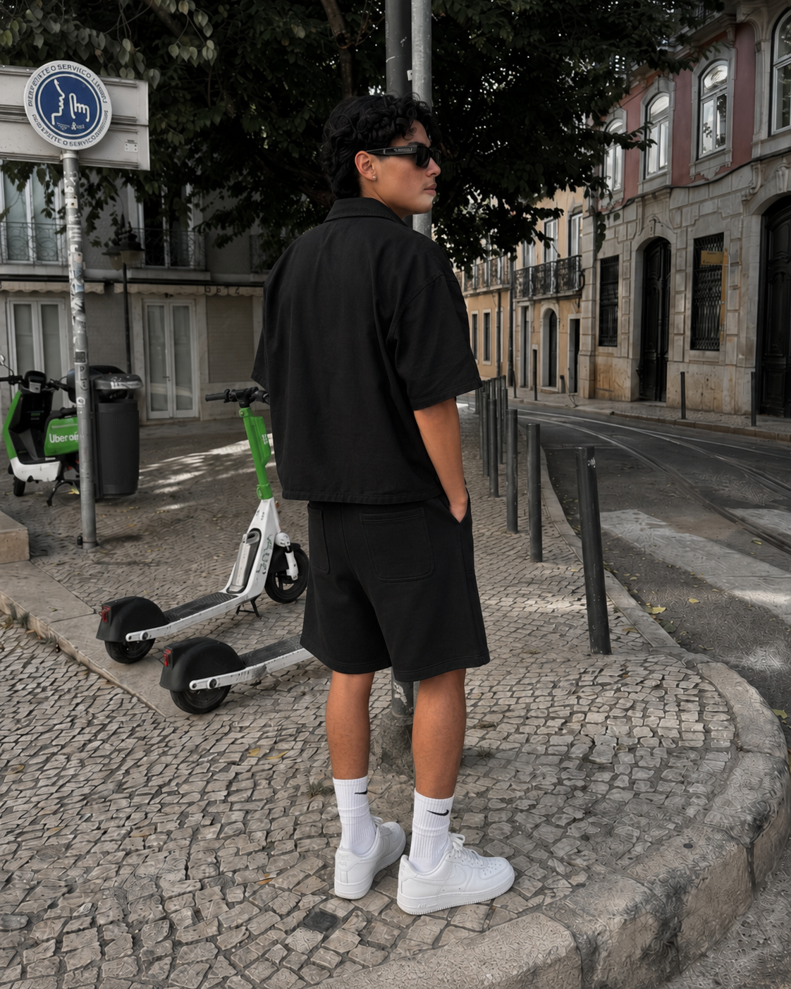 Short baggy streetwear noir homme porté style Y2K vue dos