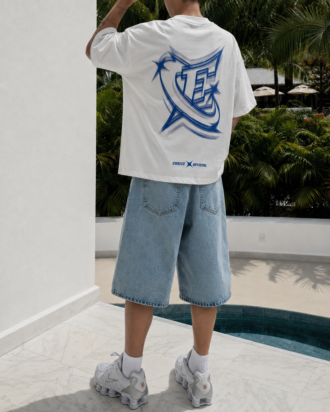 Choize Official weißes T-Shirt getragen grafische Rückansicht