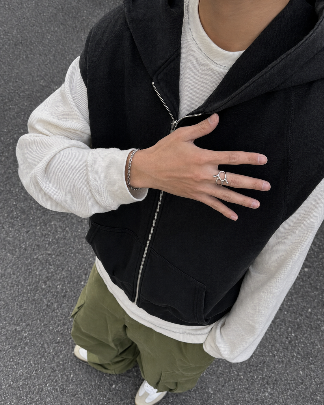 Design Ring silver worn streetwear Y2K outfit