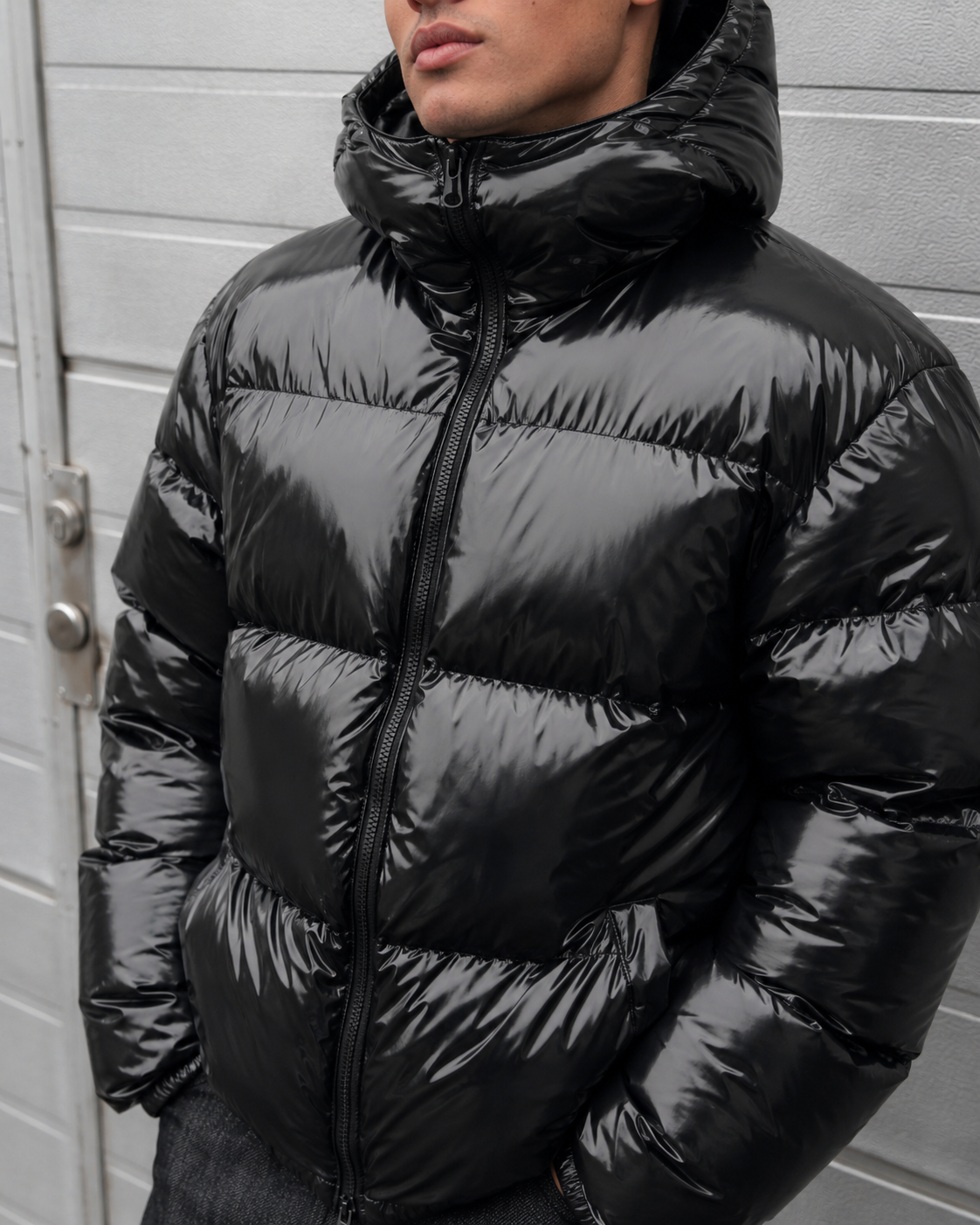 Doudoune Puffer noire brillante détail du zip et du matelassage