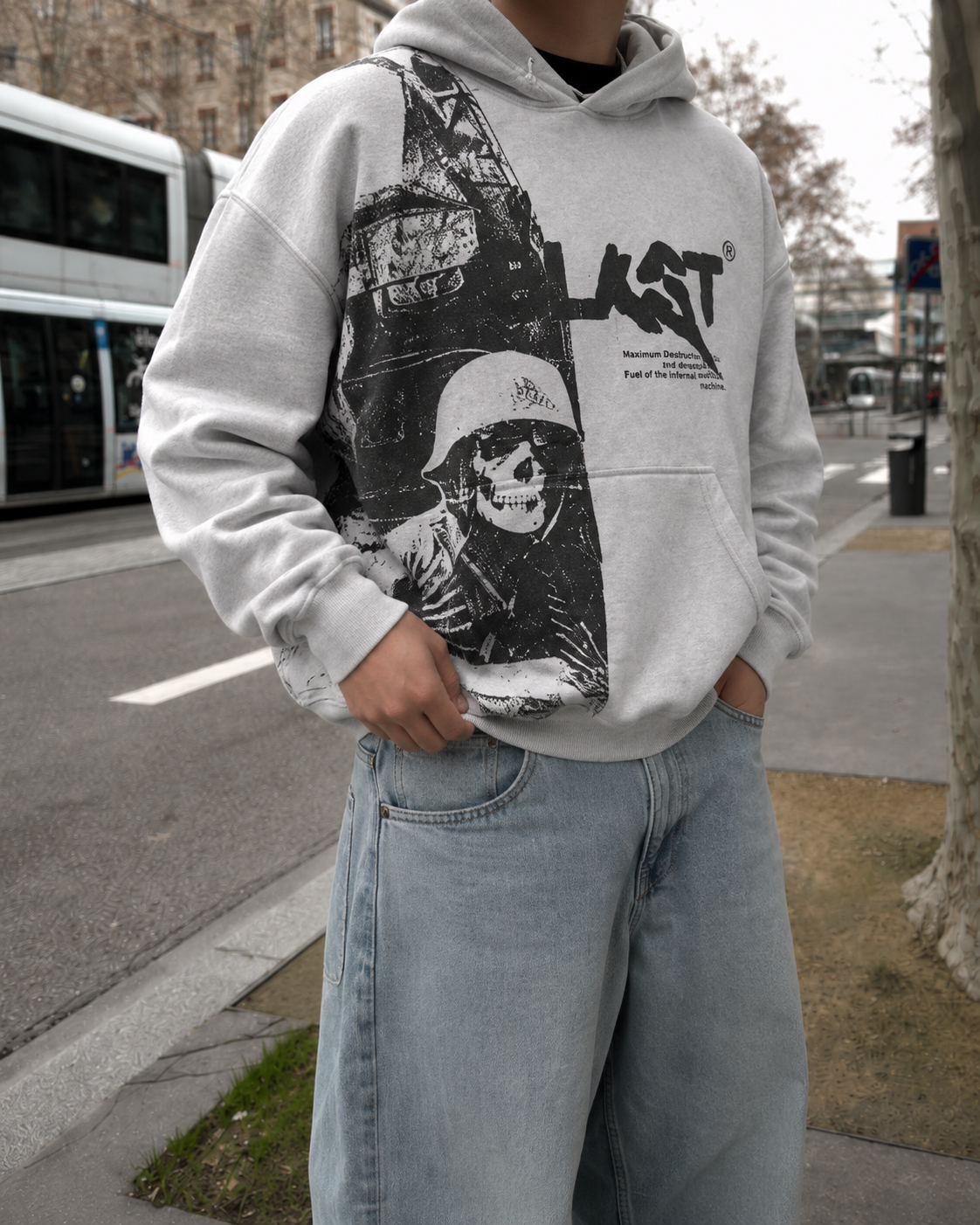 Hoodie Blast gris côté streetwear Y2K