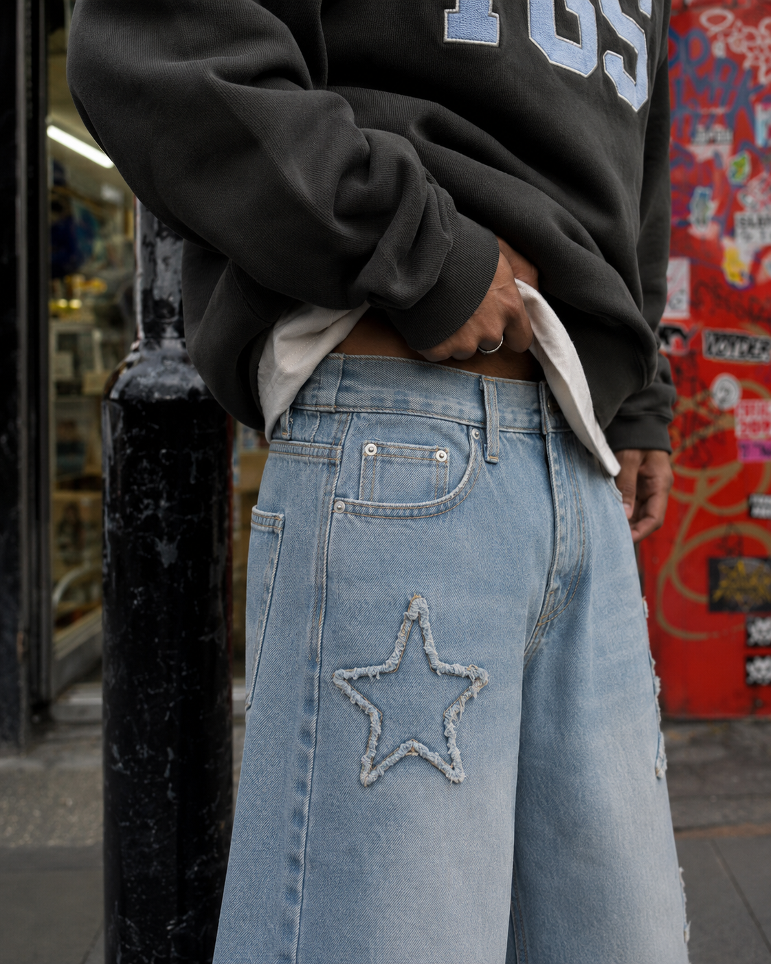 Jean étoile bleu détail étoile découpée bords effilochés