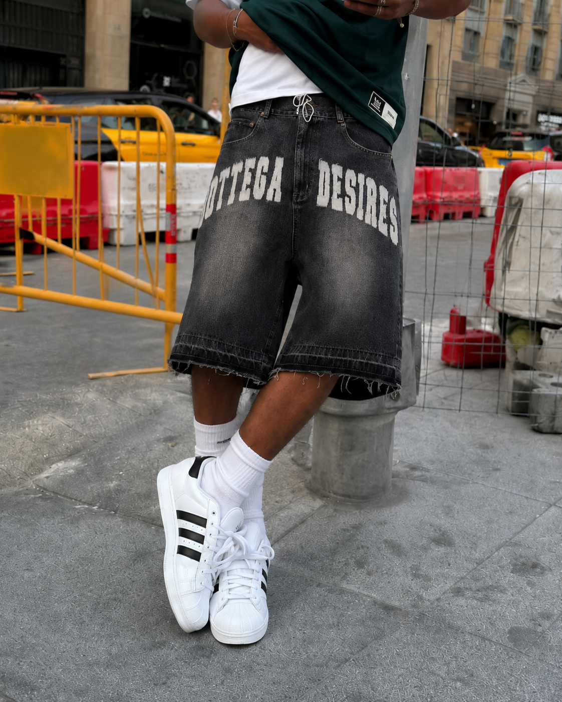 Detail raw frayed hem Jorts Y2K Drex