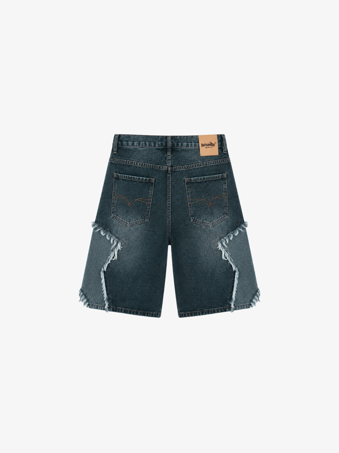 Jorts patchwork indigo vue de dos sur fond blanc, poches arrière et bords effilochés