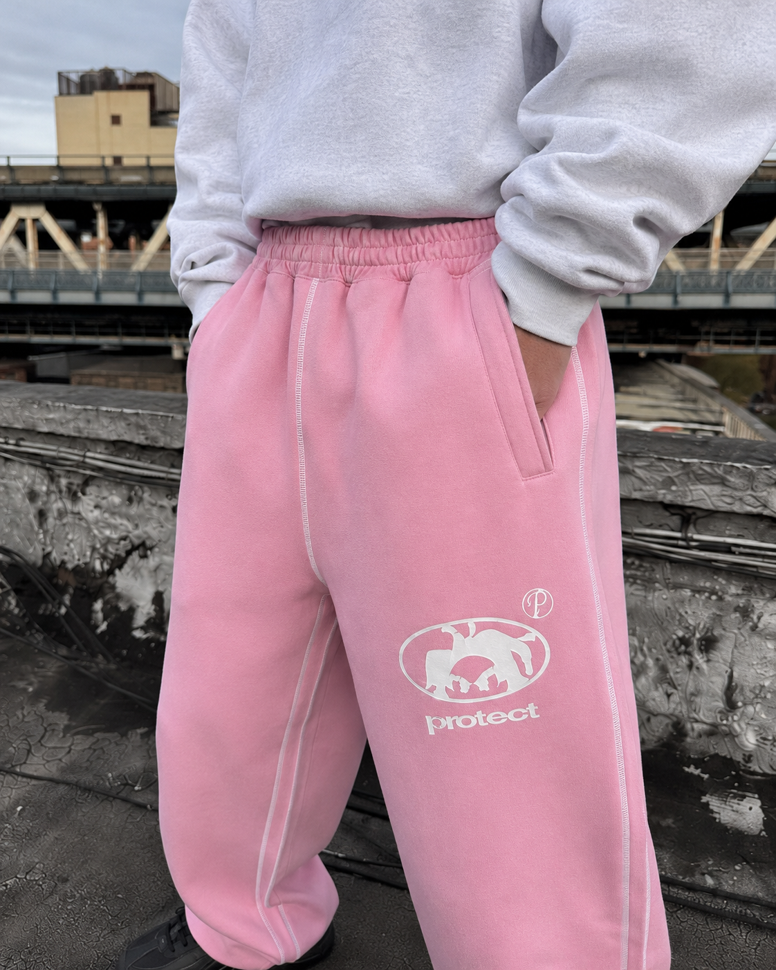 Jogging Protect rose détail taille élastique et logo cuisse