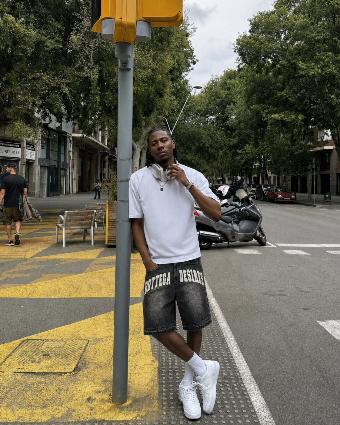 Short Bottega Desires negro puesto look streetwear
