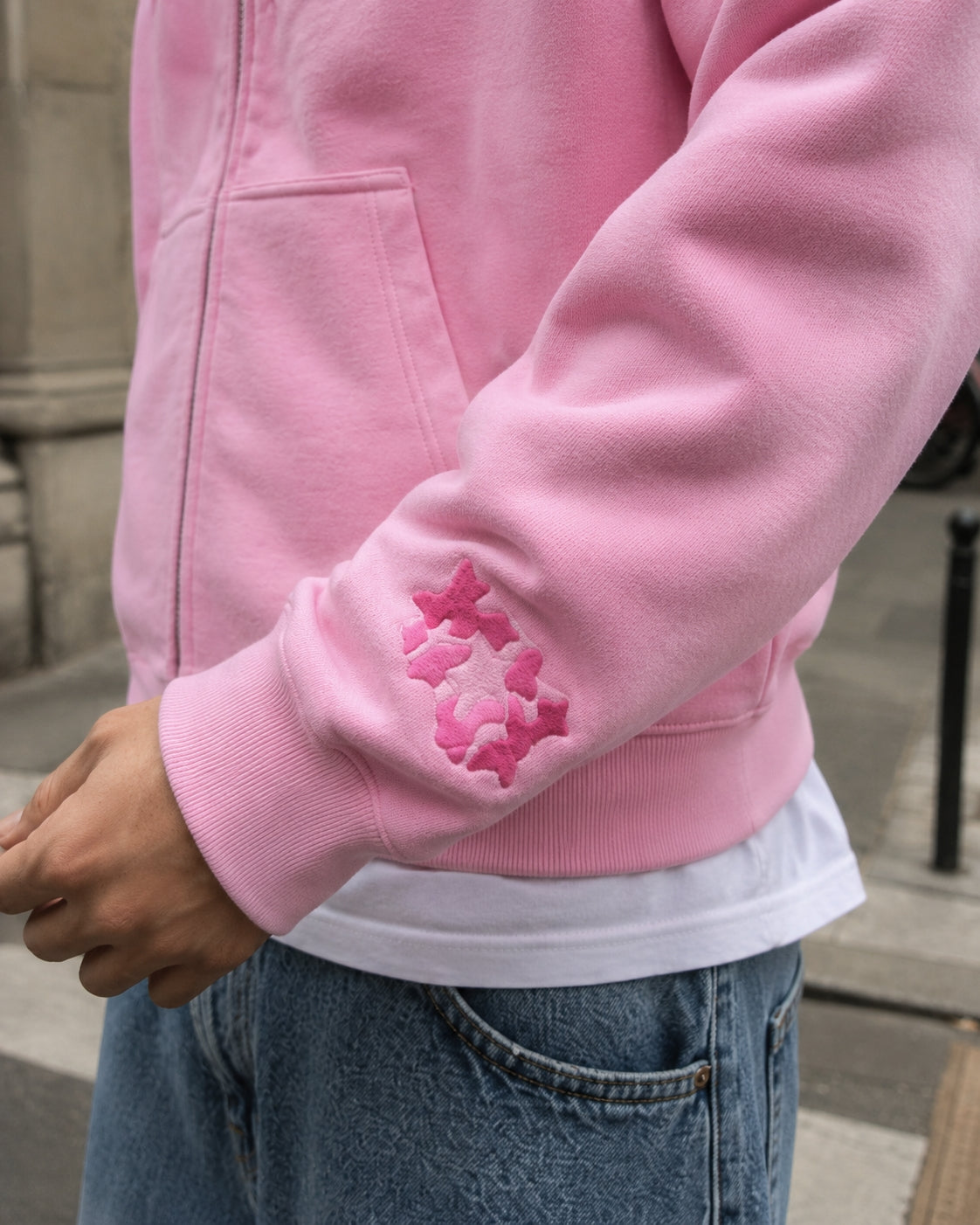 Zip-up hoodie Aesthetic en back view with fit oversized unisex