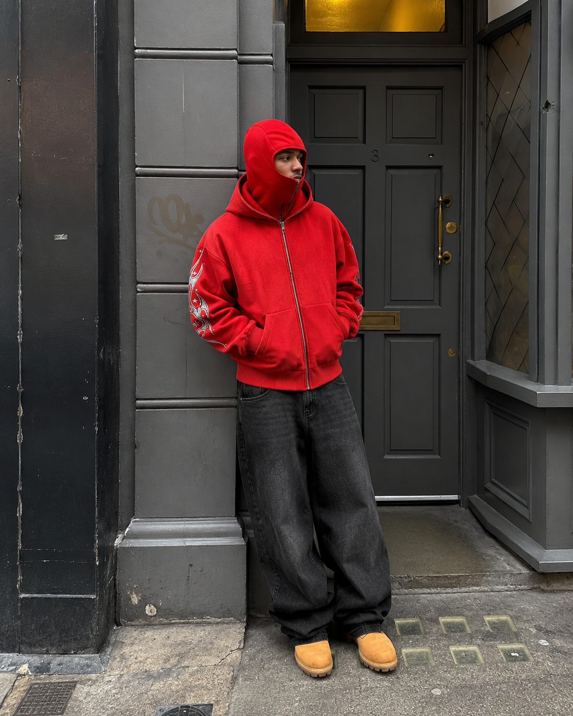 Sweat Zippé Y2K Cagoule Tribal Vrax Rouge - porté face London street