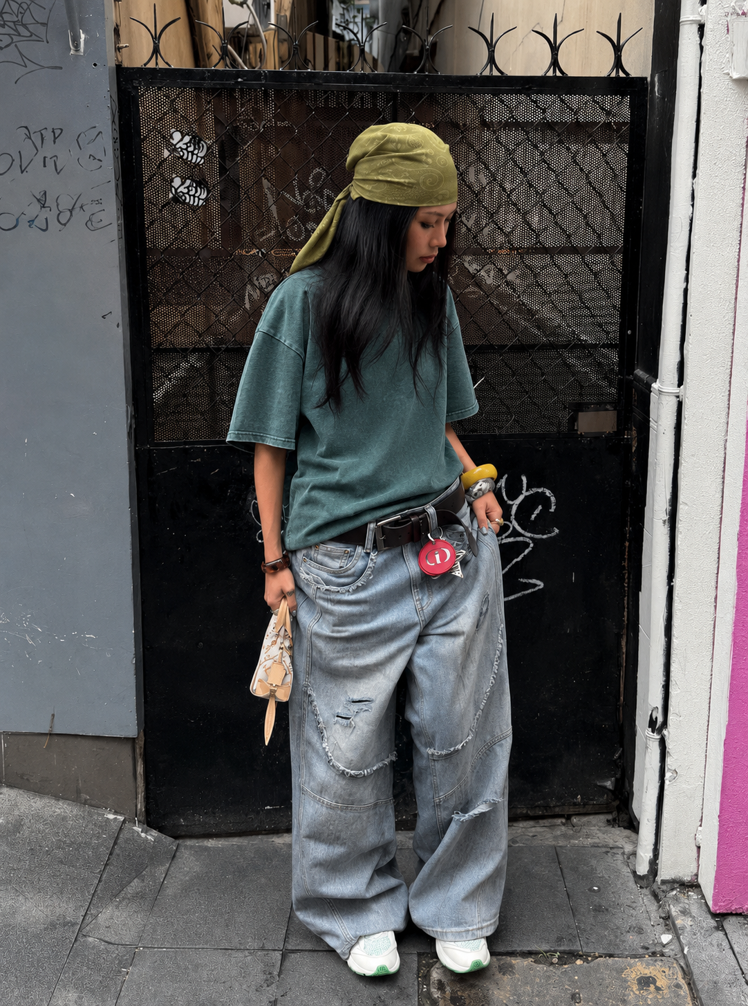 T-shirt Y2K Washed Axen Green - worn London street